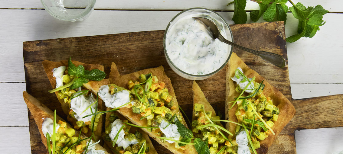 Pita aux olives, taboulé oriental et salade d’herbes