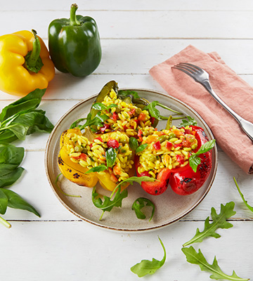 Poivrons multicolores « Rôtis-Farcis » à la salade Pâtes Risoni façon Paëlla