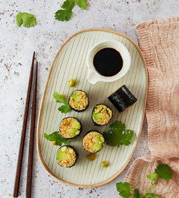 Taboulé fèves de soja comme des maki aux feuilles de nori