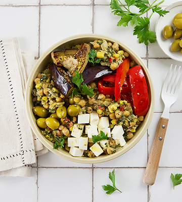 Food Service : Poke bowl, salade pois chiche, fromage frais et poivrons, tahini et aubergines