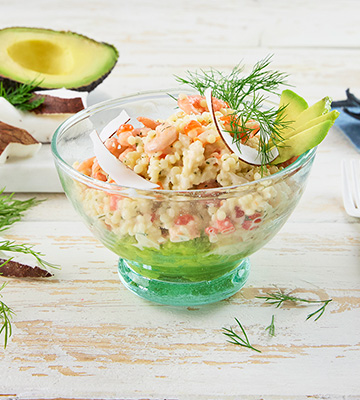Food Service : Verrines de salade de p&acirc;tes de perles au surimi, avocat et copeaux de coco