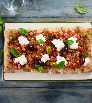 Food Service : Pinsa, tartare de tomate, burrata et basilic