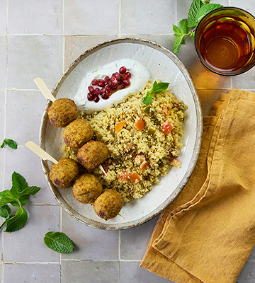 Taboul&eacute; oriental, brochettes de falafels