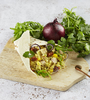 Wrap de taboulé au poulet « coriandre-oignons rouge »